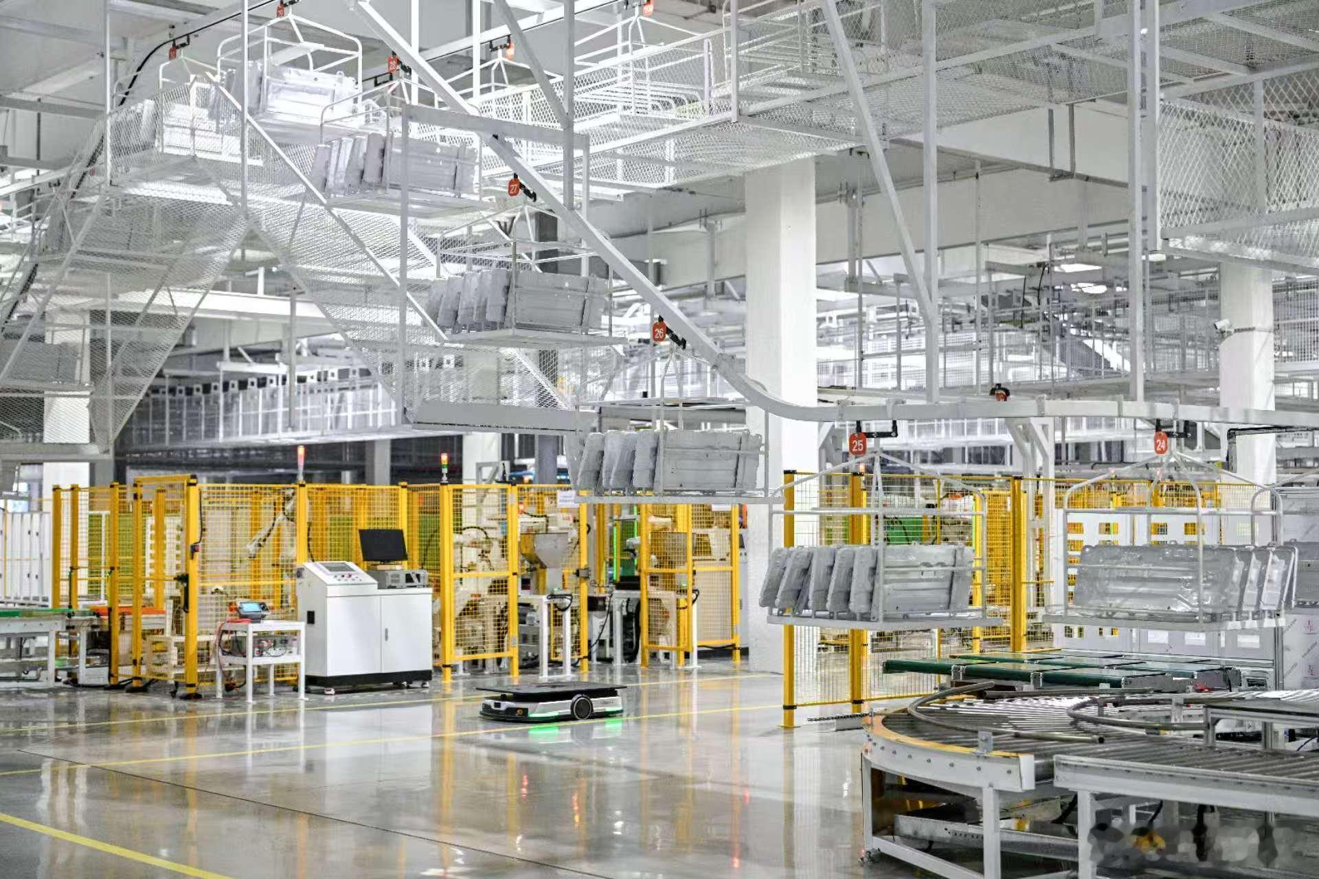 小米这次动静不小，之前大家觉得它就是个方案整合商，现在它直接把最核心的工厂抓在了