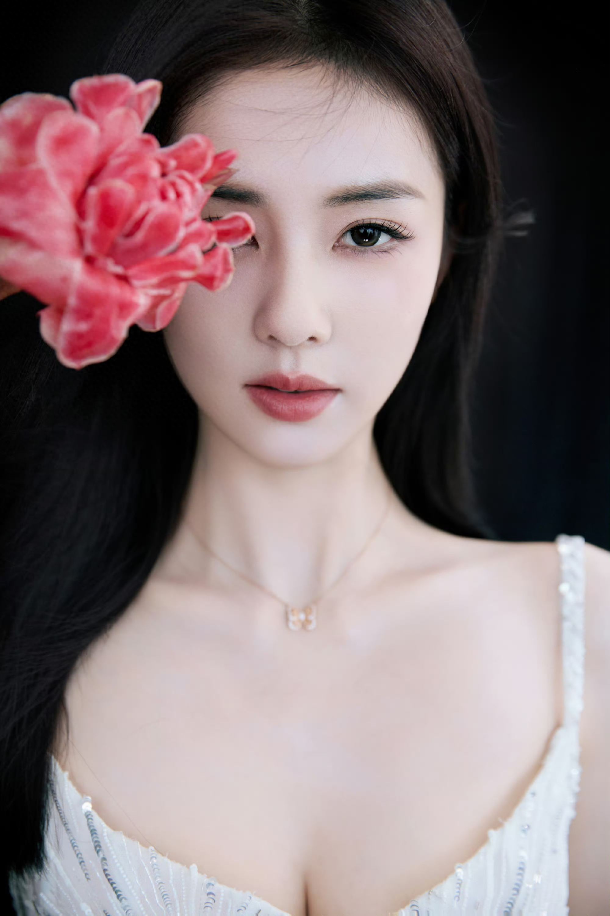 女星白鹿生日快乐：祝愿女神开心每一天！