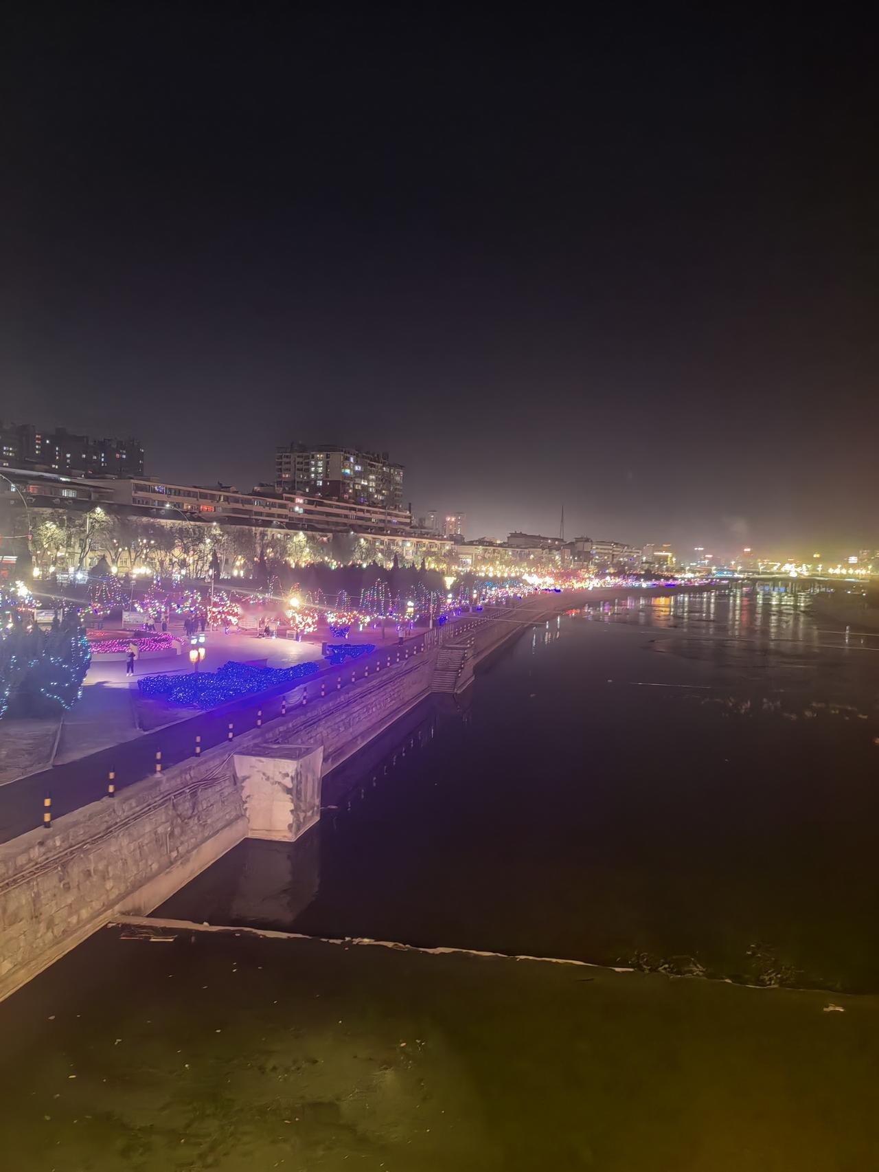 晒图笔记大赛阳泉的夜景，不夜城的景色，不一样的春节，灯火阑珊处。