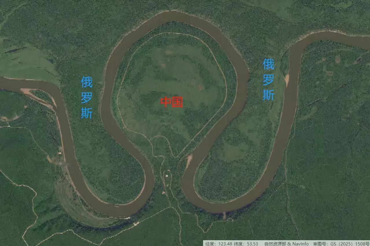 中国与俄罗斯交界的黑龙江非常弯曲，感觉一群牛轭湖正在酝酿中。北部分界沿着黑龙江主