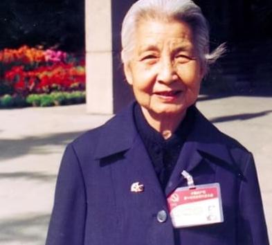 “你亲妈是个大首长！”1951年，江西孤儿靠乞讨长到23岁，中央突然来人告诉他这