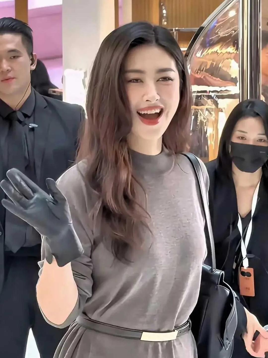 朱珠在澳门被偶遇，41岁那状态简直绝了