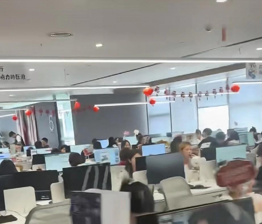 这周又该为十一调班了，研发为了新项目上线，月初就开始单休了，这在一调班，意味着他