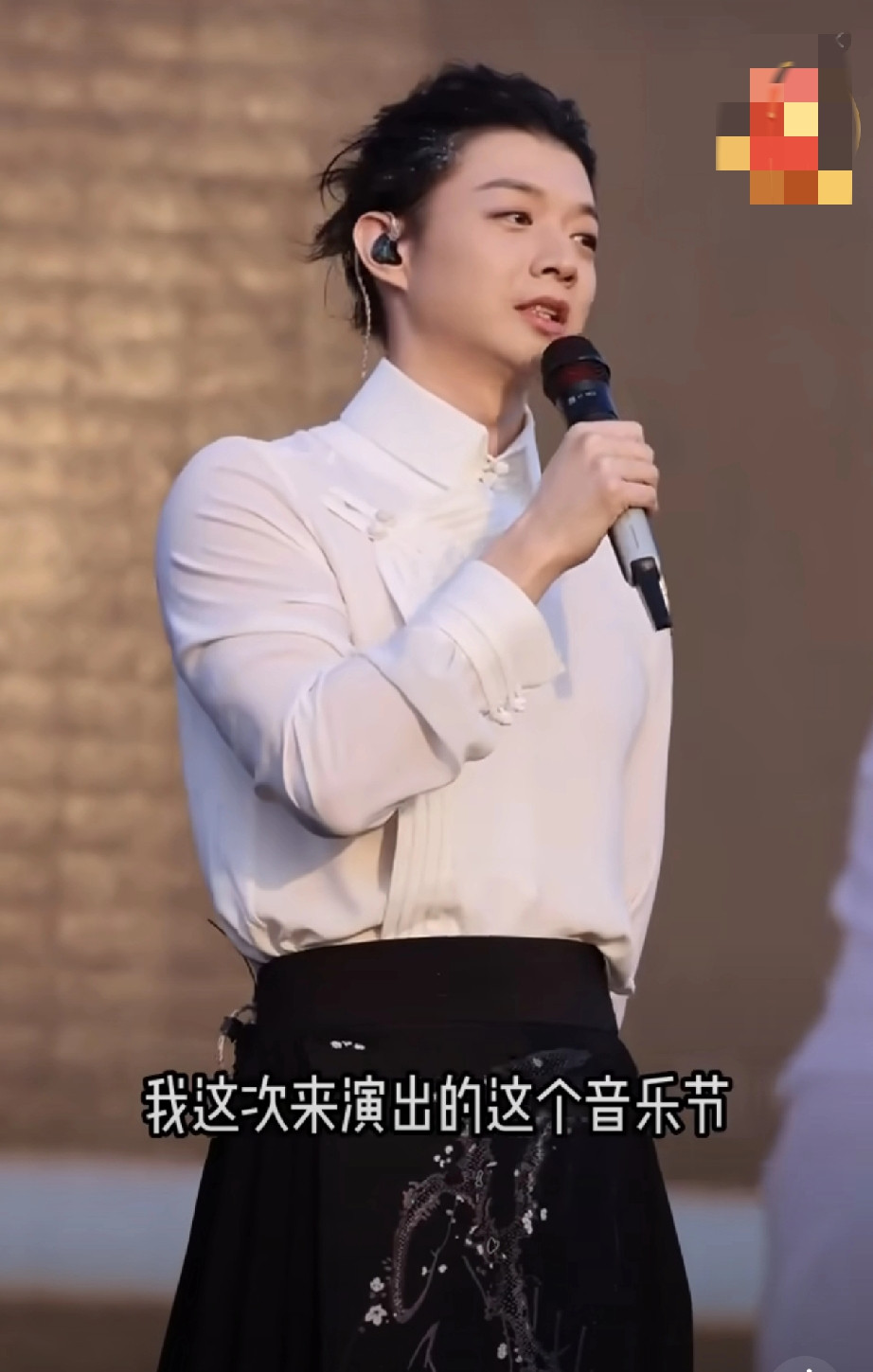 霍尊终于走出了阴影，这状态简直就是为歌坛而生！近日，霍尊在南京参加音乐节复出