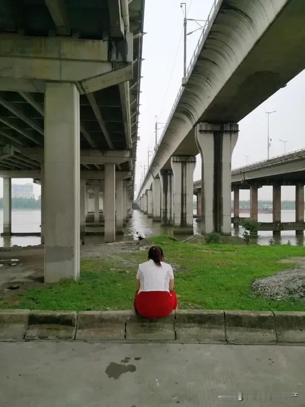 最近和一位92年的相亲对象黄了，大龄剩女我是真不想接触了，她老是要我提供情绪价值