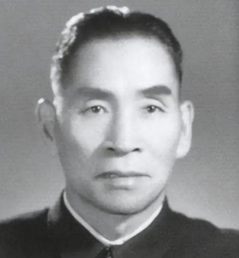 1965年，刘青山被处死13年后，他的大儿子报考清华大学，因家庭背景遭拒。于是，
