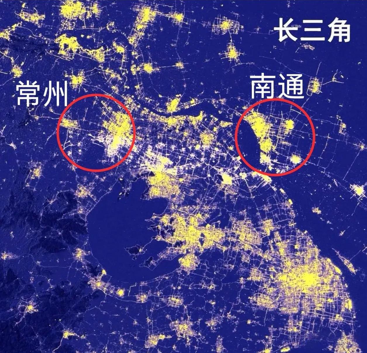 南通的建成区已经要赶上常州了，最新的卫星图显示，南通主城区规模与常州几乎平起平坐