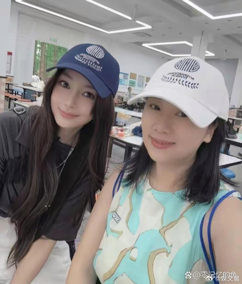 杨颖如今模样变化明显，第一眼差点没能认出来。