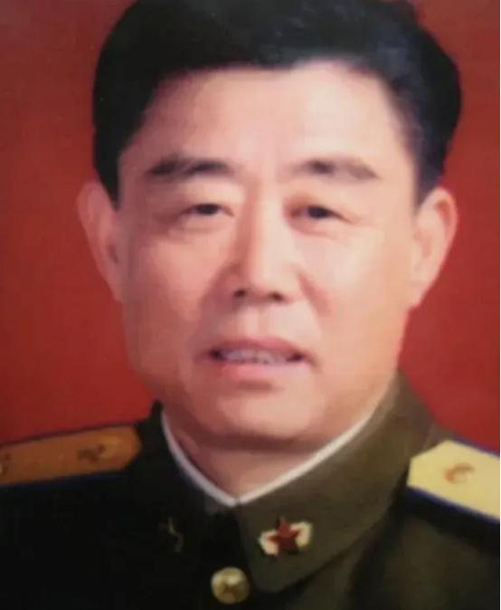 1968年1月，四架美军战机闯进我国领空，上级下令击落敌机，但导弹营长陈辉亭敢抗