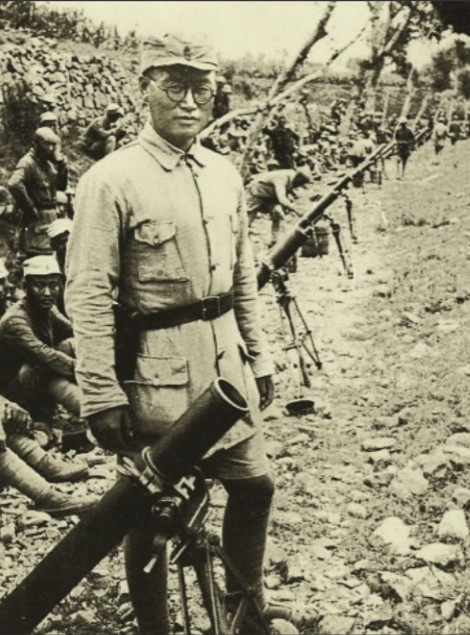 1939年，八路军一分区在突围时，副司令高鹏突想起还有饺子没拿，执意要回去拿。急