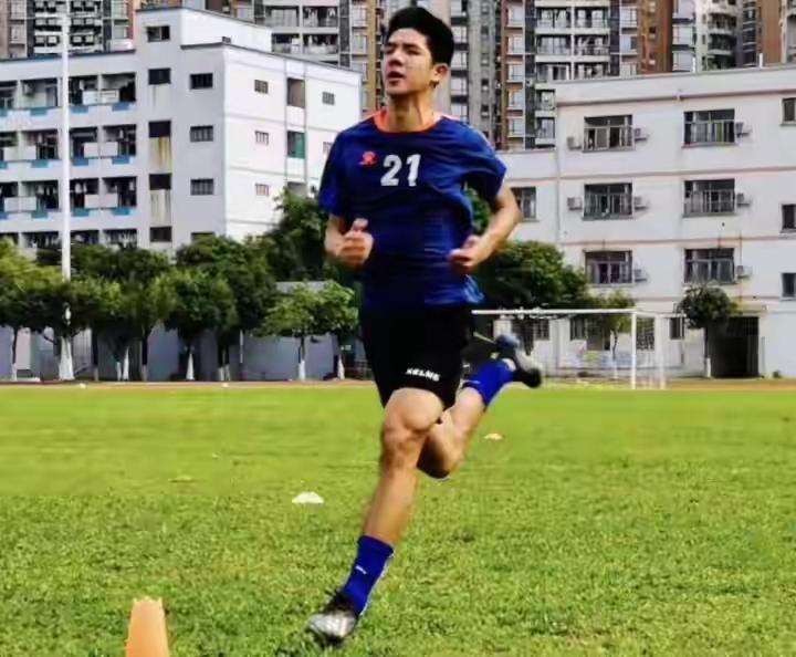 中国足球一直上不去看来真的不是没有原因的。而曾经那个对足球怀有梦想的昔日的年轻人