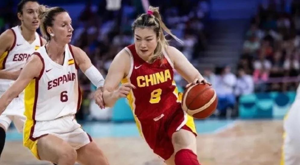 谁都没想到，一位球队内部人士饭局上吐真言：李梦icon一走，四川女篮竟吞下三连败