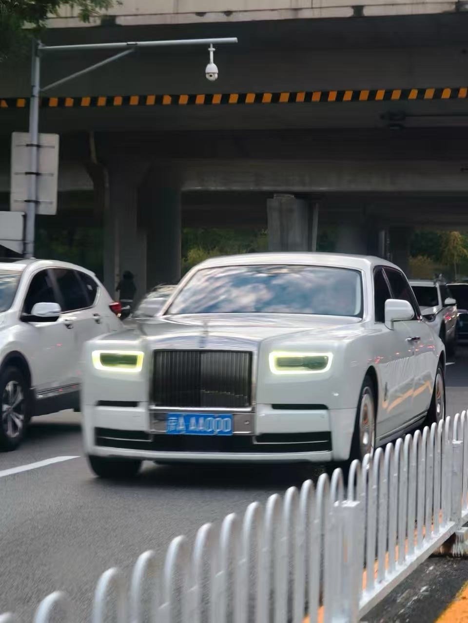 这车这牌，算是尊到顶了