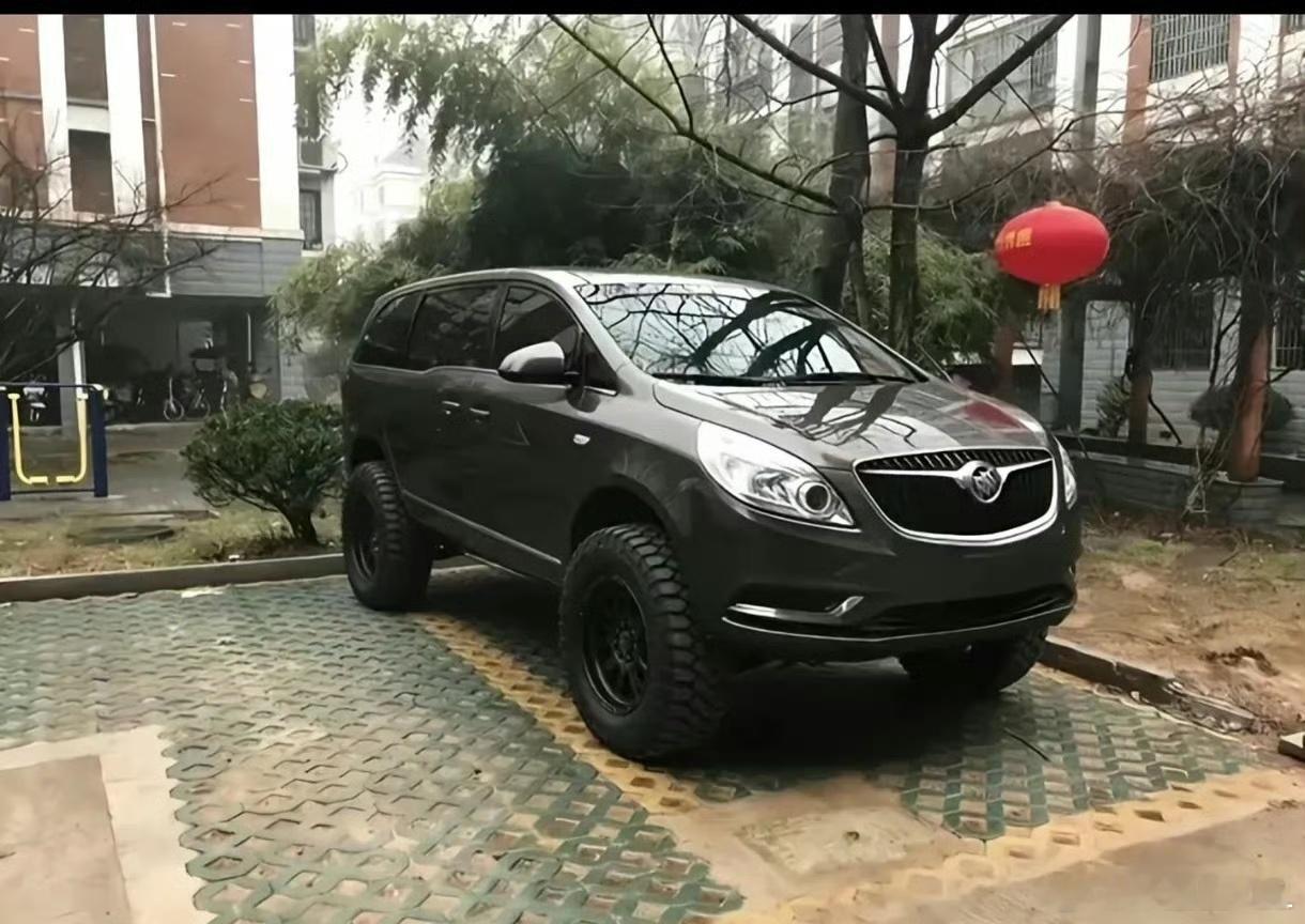 轿车刹车失灵以时速115狂奔490公里这种新闻每隔两年就出现一次。闹的最凶的是几