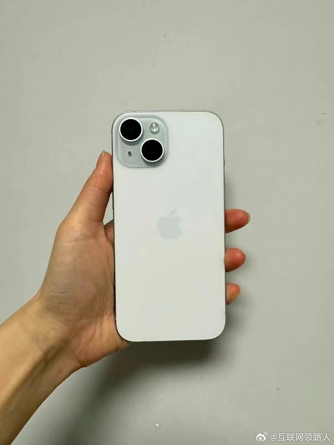 刚看到一条网友的吐槽，iPhone和三星手机电池才5000mAh左右，续航却能用