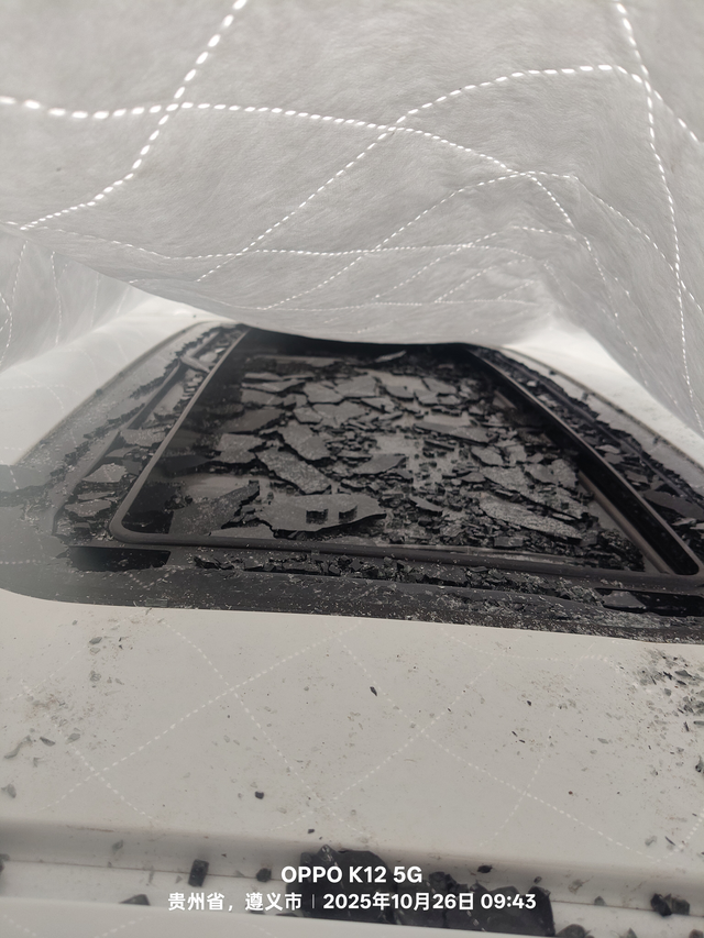 有谁知道四代帝豪23款的天窗玻璃型号代码，麻烦发个照片，图中那样的形式