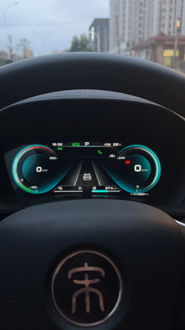 宋plusdmi电池行驶中65直接到0正常行驶在高架，电池从65直接到0，切换