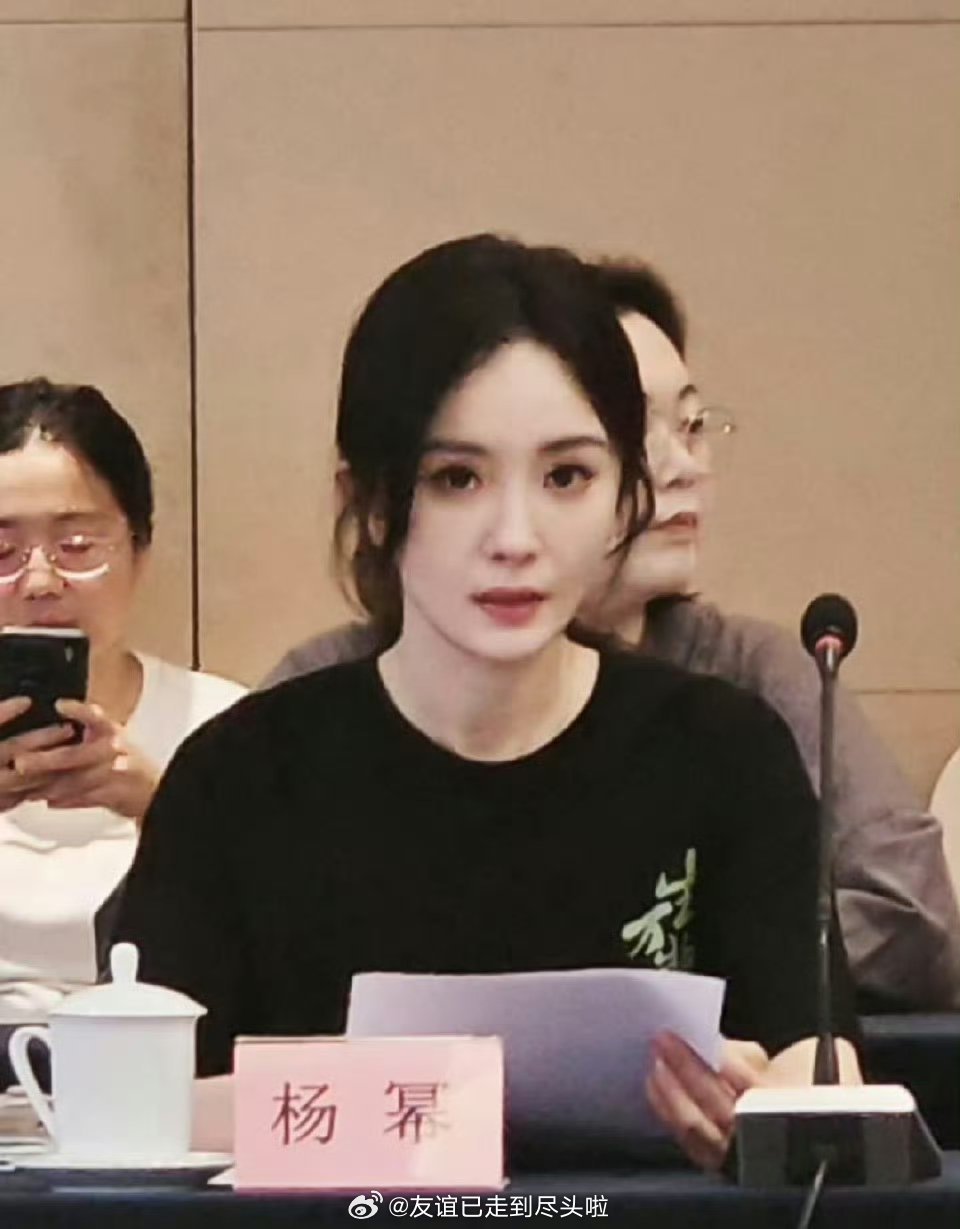 杨幂《生万物》研讨会路透🈶，央八今年cvb收视率冠军，历史亚军值得​​​