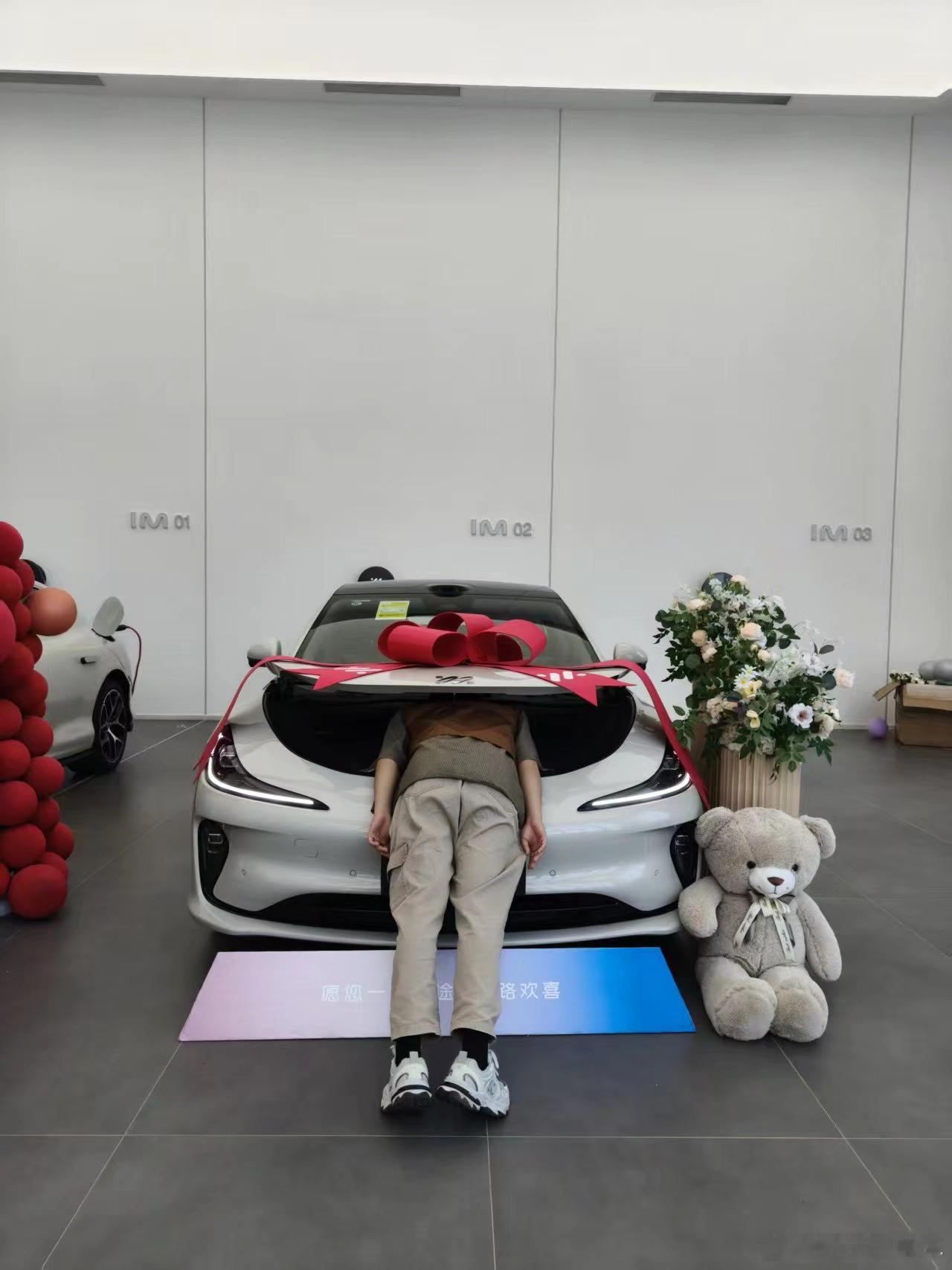 震惊！今日群友提车，惊现“智己L6吃人事件”[doge]全新智己l6响子聊电车全