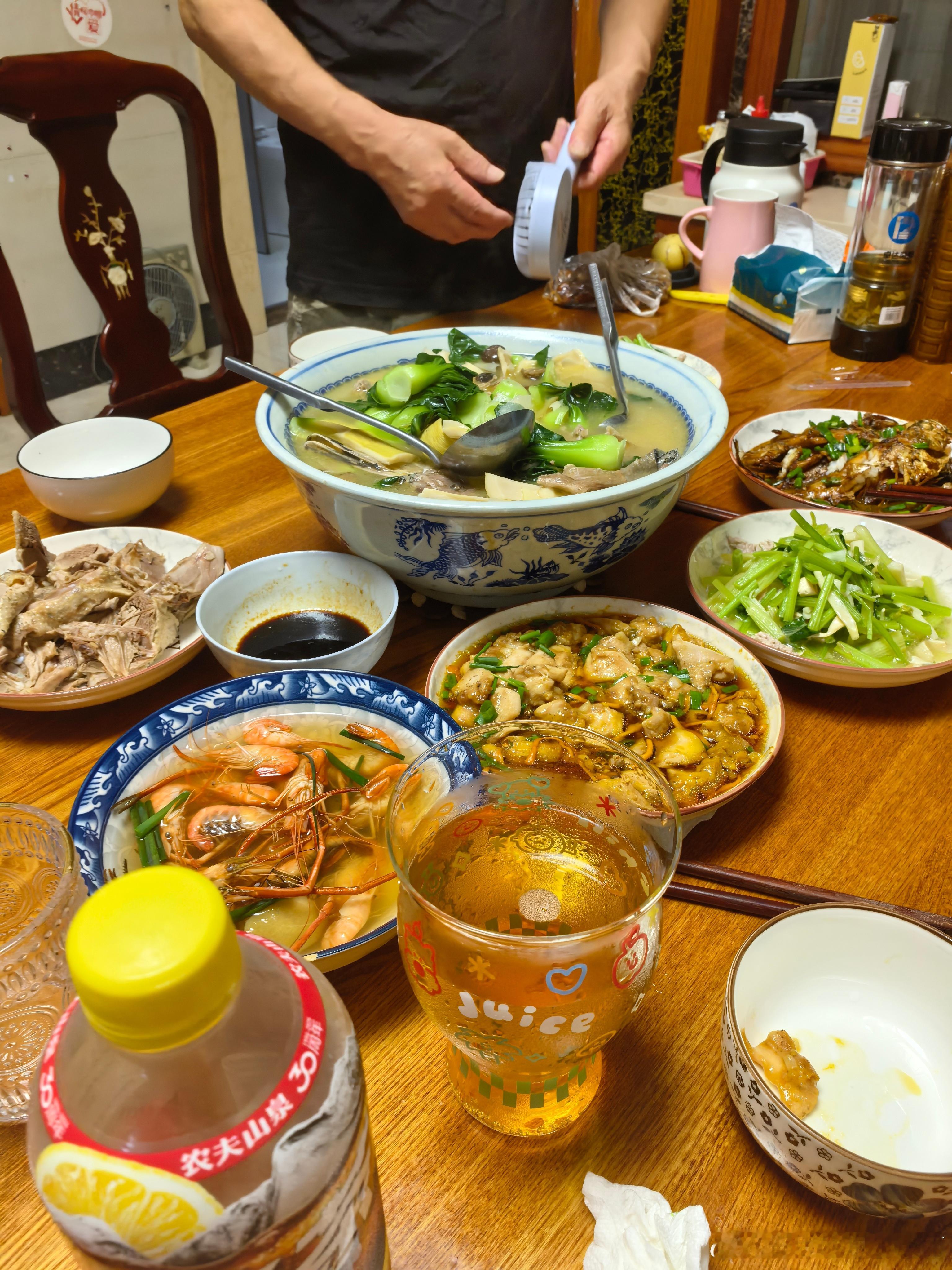 生儿子好惨，要给儿媳妇烧一桌子菜晚饭不可辜负的美食家常菜下厨房
