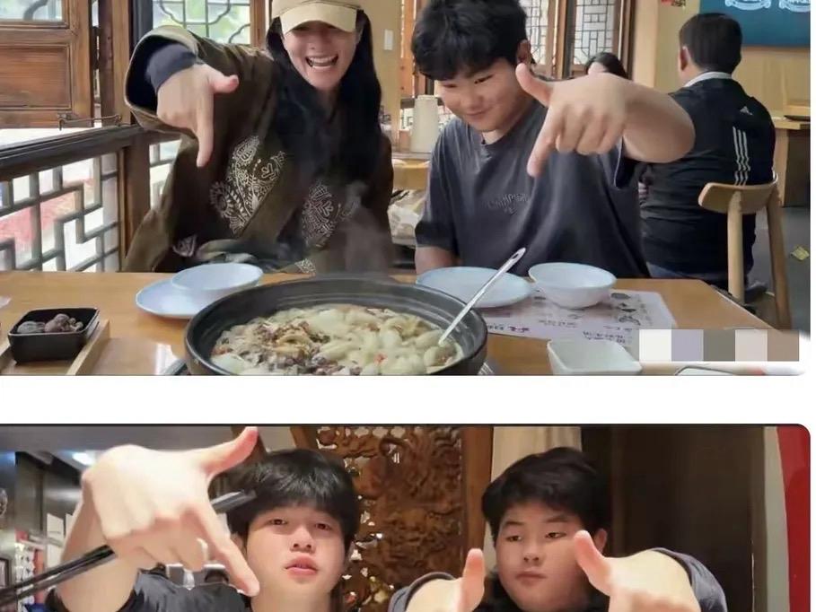 2025年12月18日，胡可在直播中透露，14岁的安吉身高已达1米81，11岁的