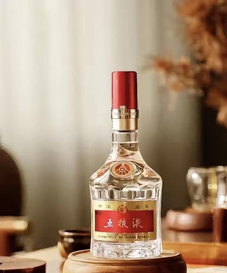 全国最出名的白酒排名：第一名：茅台第二名：五粮液第三名：国窖1573第