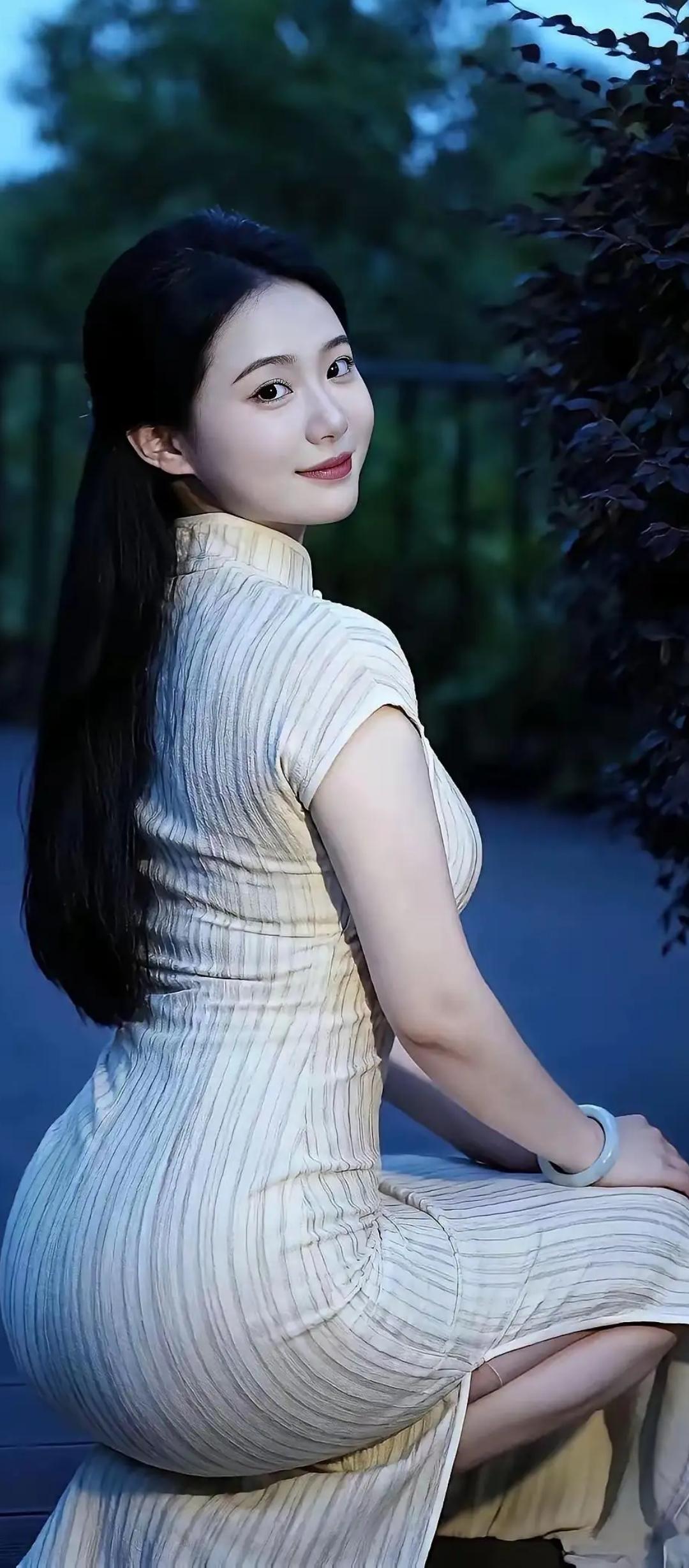 优雅旗袍，沉静夜色，柔美时光