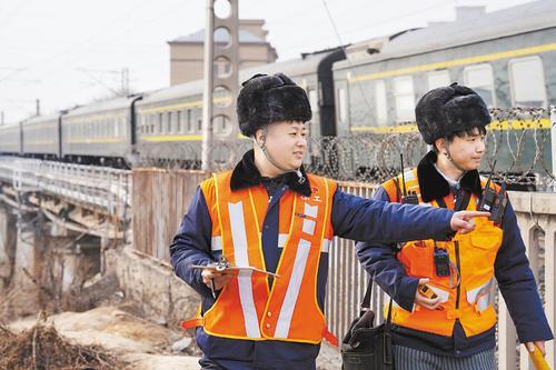 热血坚守十二载 陆浩用爱心书写公益人生