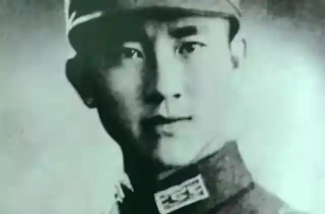 1934年，大特务王天木和手下在北平逛妓院时，打死了一个嫖客后装入箱子。案发后，