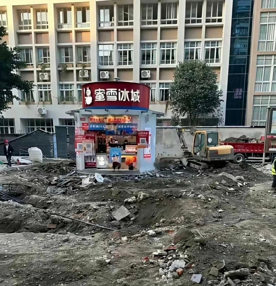 租下这个店面的老板，怕是肠子都悔青了吧！