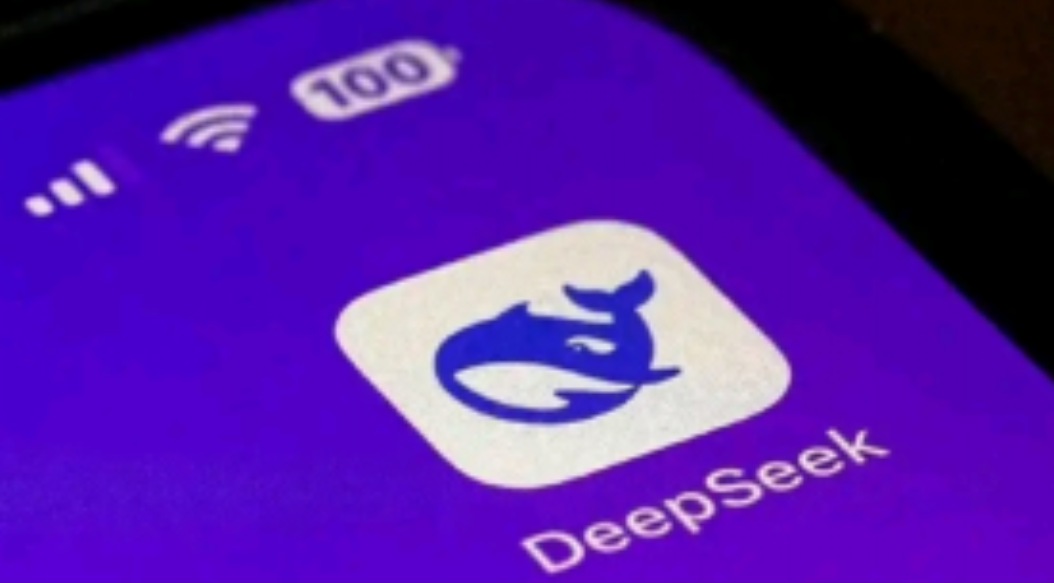 万万没想到，半年不到DeepSeek就跌落“神坛”了？月均下载量暴跌72.2%