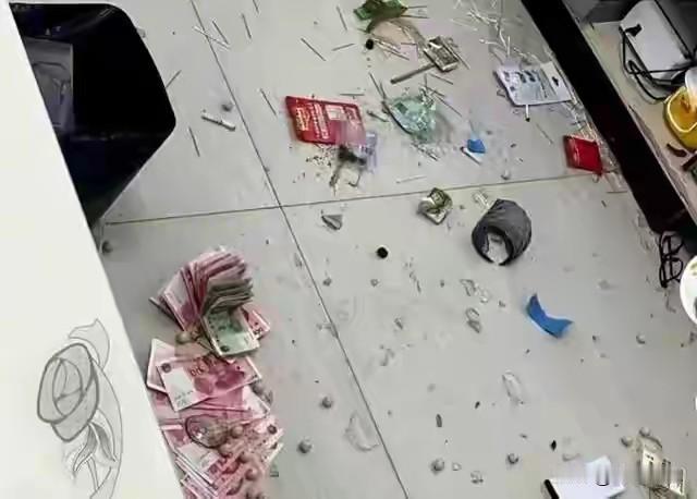 丈母娘长期同住霸占小家，弟弟忍无可忍放狠话：不搬走就离婚弟弟终于发飙了，对