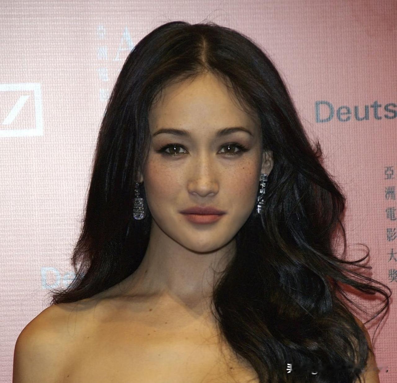 MaggieQ的魅力简直无可抵挡！饰演女杀手时，她又帅又美。《尼基塔》里的