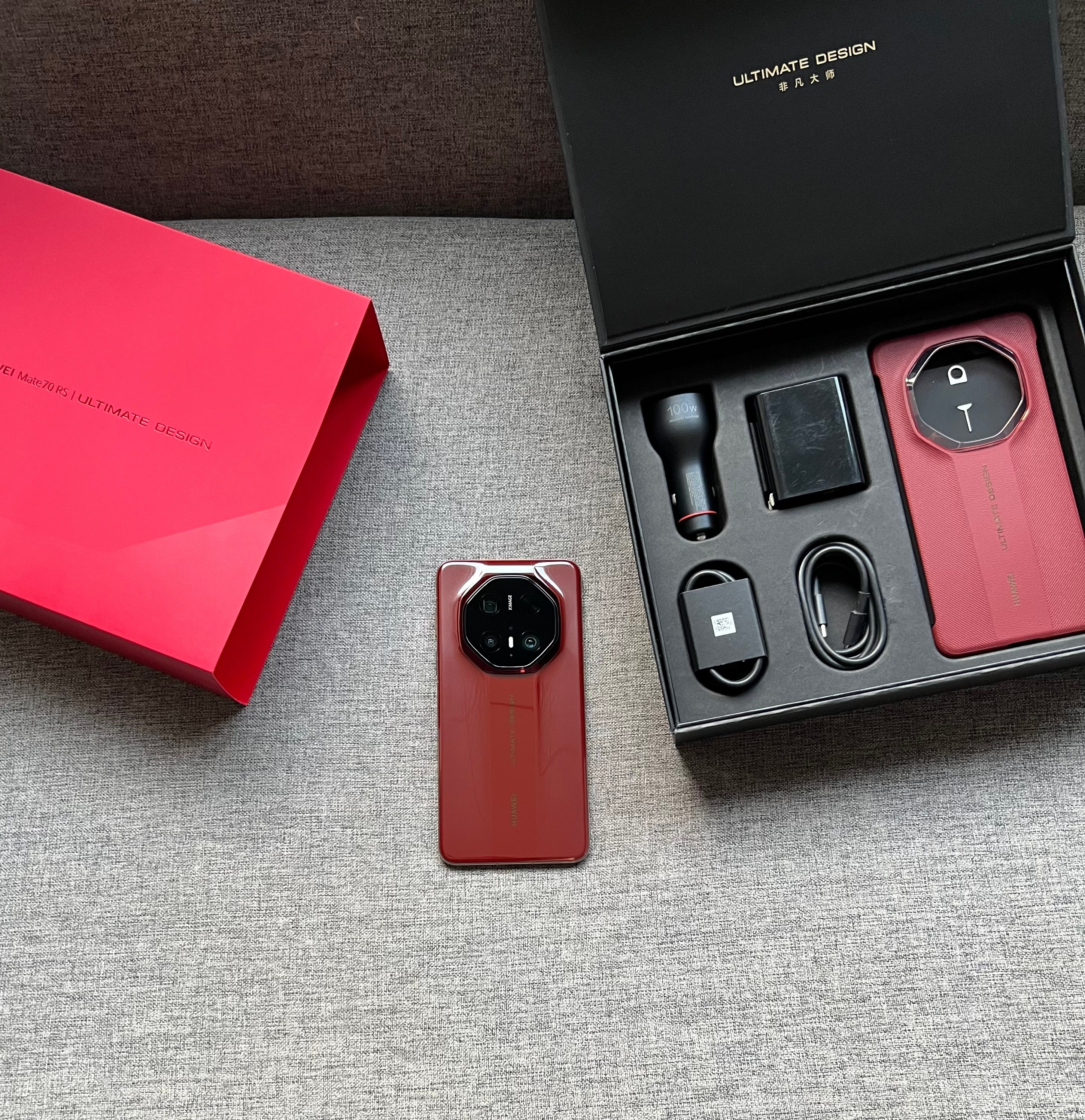 华为Mate70RS非凡大师16+1TB瑞红，屏幕完美，外壳轻微划痕，电池