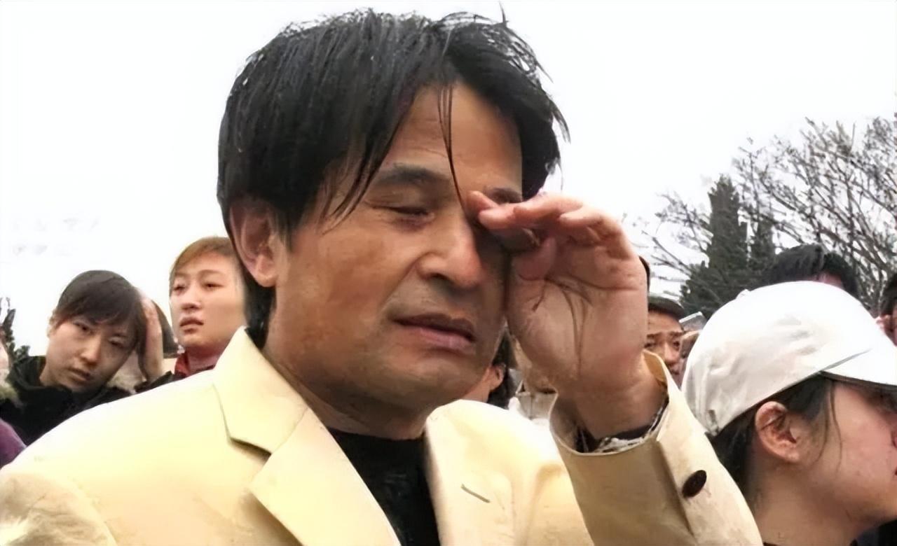 毕福剑现状曝光，离开央视七年，从事多项副业，早已衣食无忧。    主要