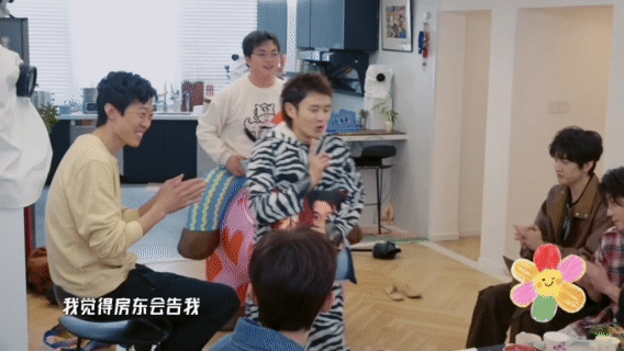 王勉录完这期五哈无家可归了哈哈哈哈哈王勉家直接变五哈狂欢现场，他一边陪玩一边慌，