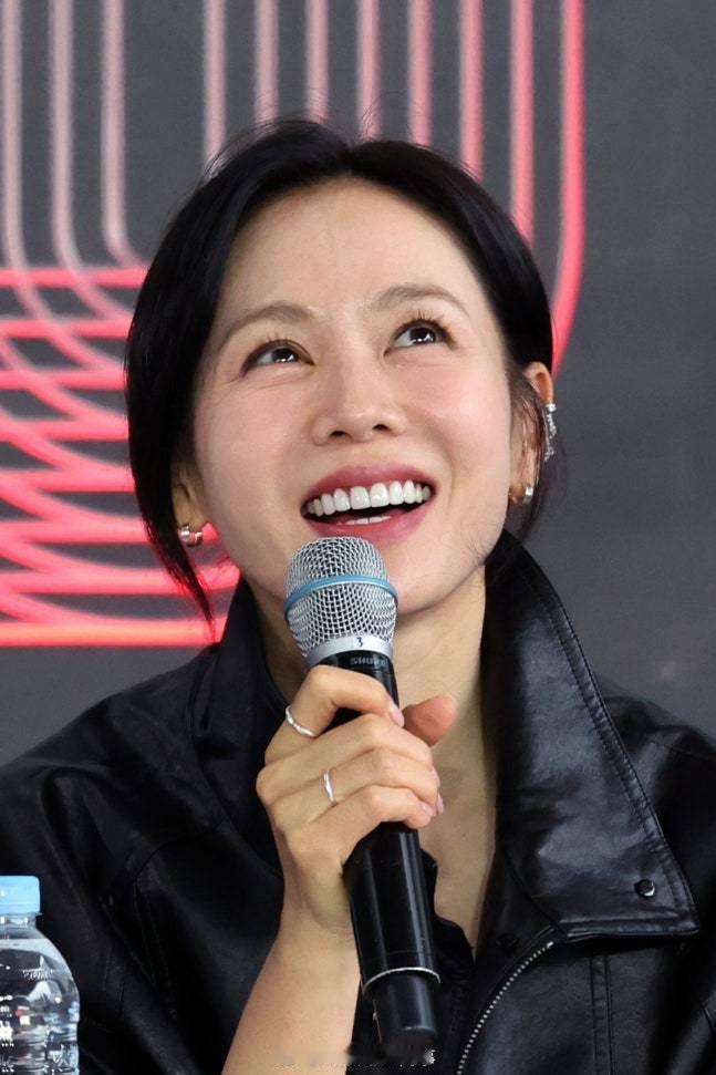 孙艺珍谈结婚生子后的烦恼孙艺珍曾担心是否还能拍爱情剧据韩媒，孙艺珍在活动中谈及