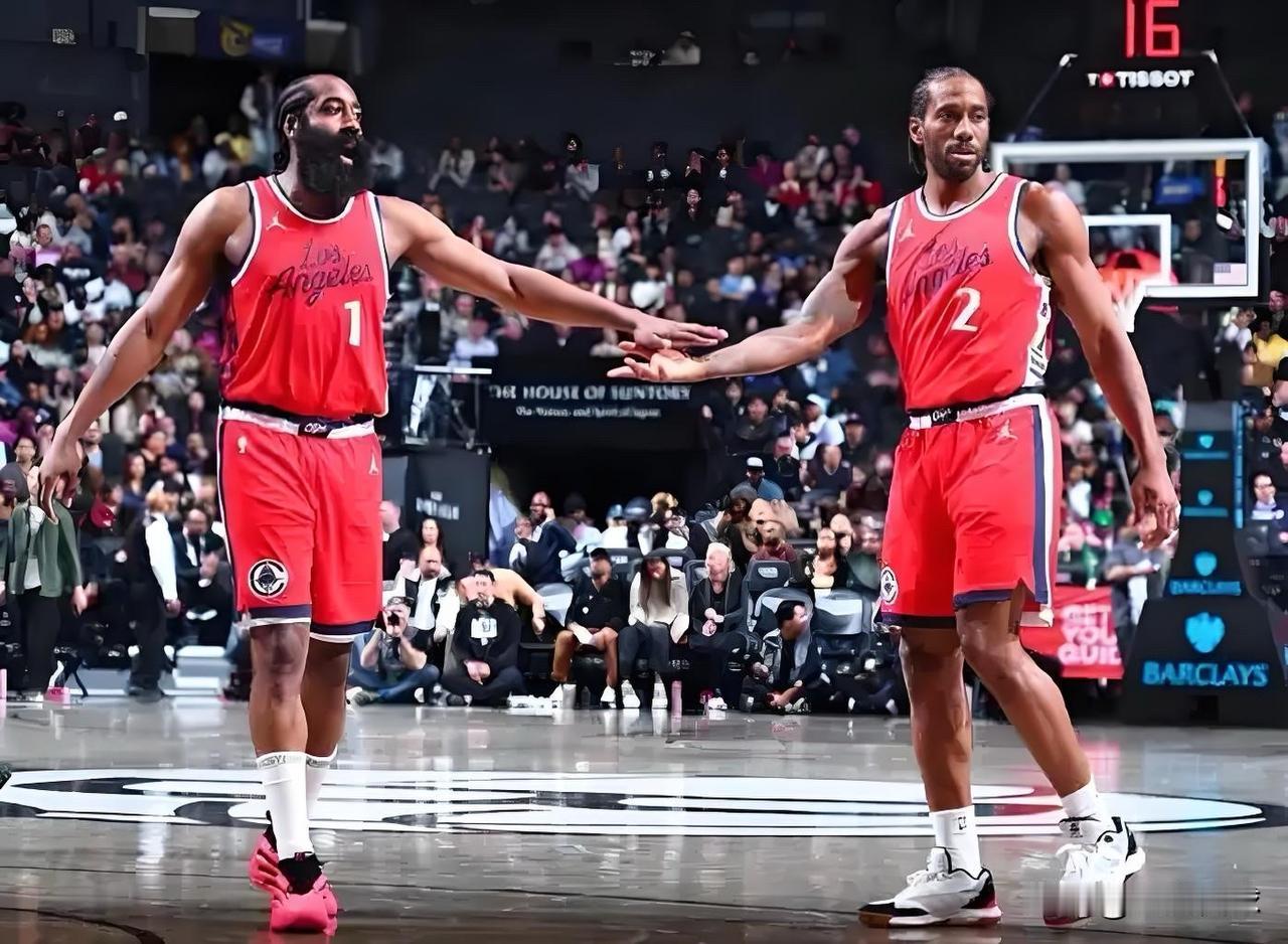 洛杉矶快船队正在强势崛起！1.如果不是第四节超神的发挥，这场胜负难料！估计