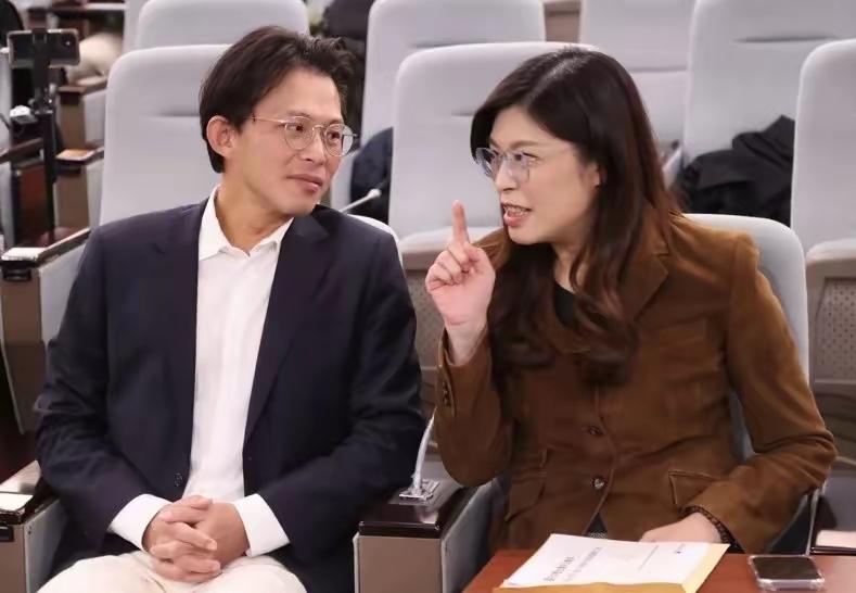 柯文哲民调“遇冷”，支持率骤降2026年4月，台岛政坛又起波澜。到了宜兰进行