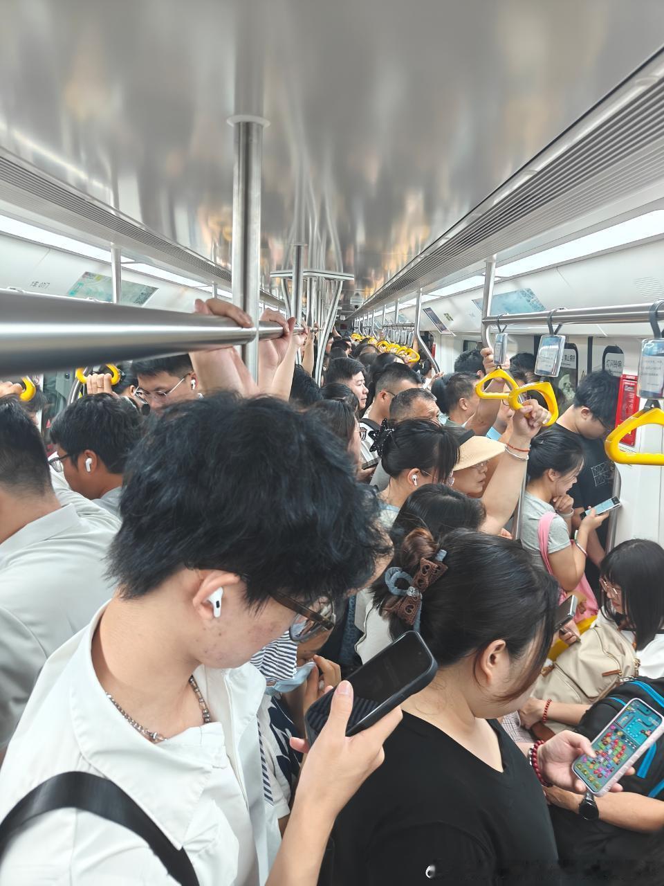 西安地铁网友：2026.8.24（星期一）8:13，西安地铁8号线外环，土门