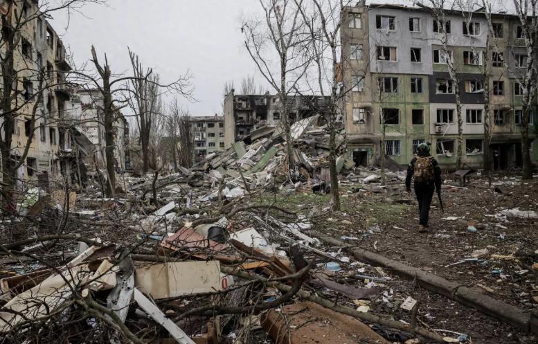 泽连斯基最担心的来了！大俄拿下红军城，乌军“功不可没”。俄国防部称控制红军城的时