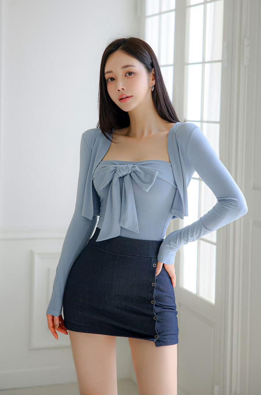雾蓝色调的温柔暴击，蝴蝶结和牛仔裙，把甜酷平衡得刚刚好。