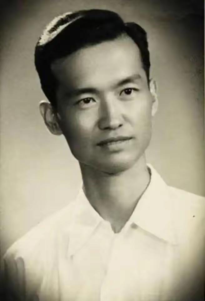 1947年，国军少校被俘，连长正要审问，他摇了摇头，说：“同志，你级别太低，不用