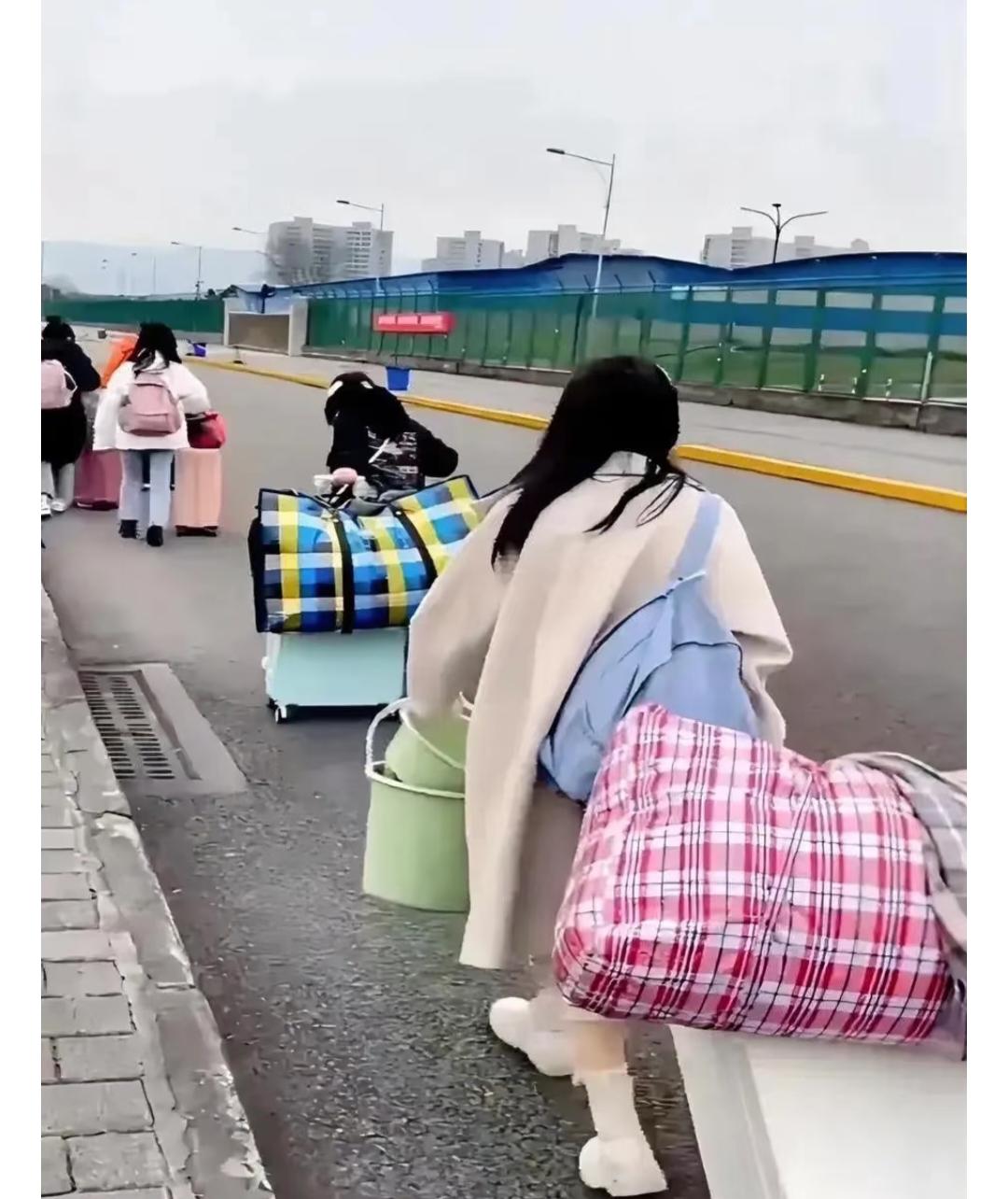 现在农村，比娶妻难更可怕的，是“妻跑族”越来越多，孩子刚会走就离开了这种现象在