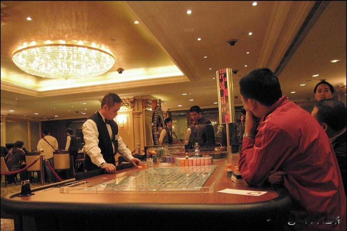 澳门这波大规模关停，彻底给所有暴利行业敲了警钟！很多人以为是没人消费，其实