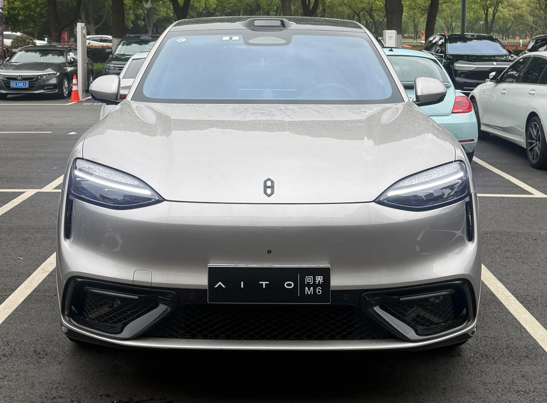问界M6试驾真实驾乘感受：城市道路开一圈，轻松好掌握是主要印象静态看车只能了解一部分，真正让问界M6
