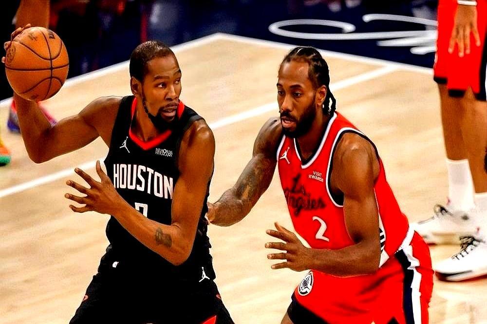 你敢信？伦纳德生涯总得分还不到杜兰特一半。杜兰特现在总得分32134分，排