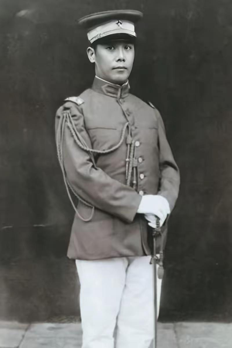 袁克定人生关键时间轴1878年出生，袁世凯嫡长子1915–1916年