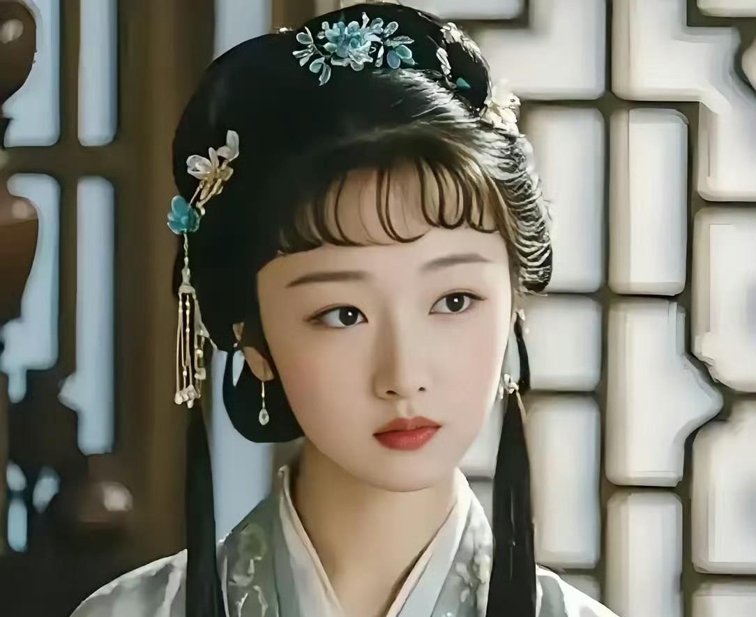 网传郑晓龙要二搭流潋紫翻拍《红楼梦》，他本人还未回应，热心的网友已经开始物色黛玉