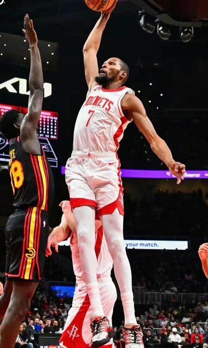 火箭104-86老鹰，谈三件事。1、火箭队赢球原因。一来篮板球托底，59-46